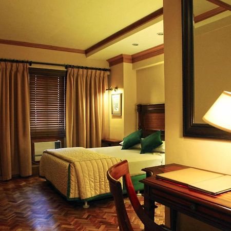 Herald Suites Makati City Exterior foto