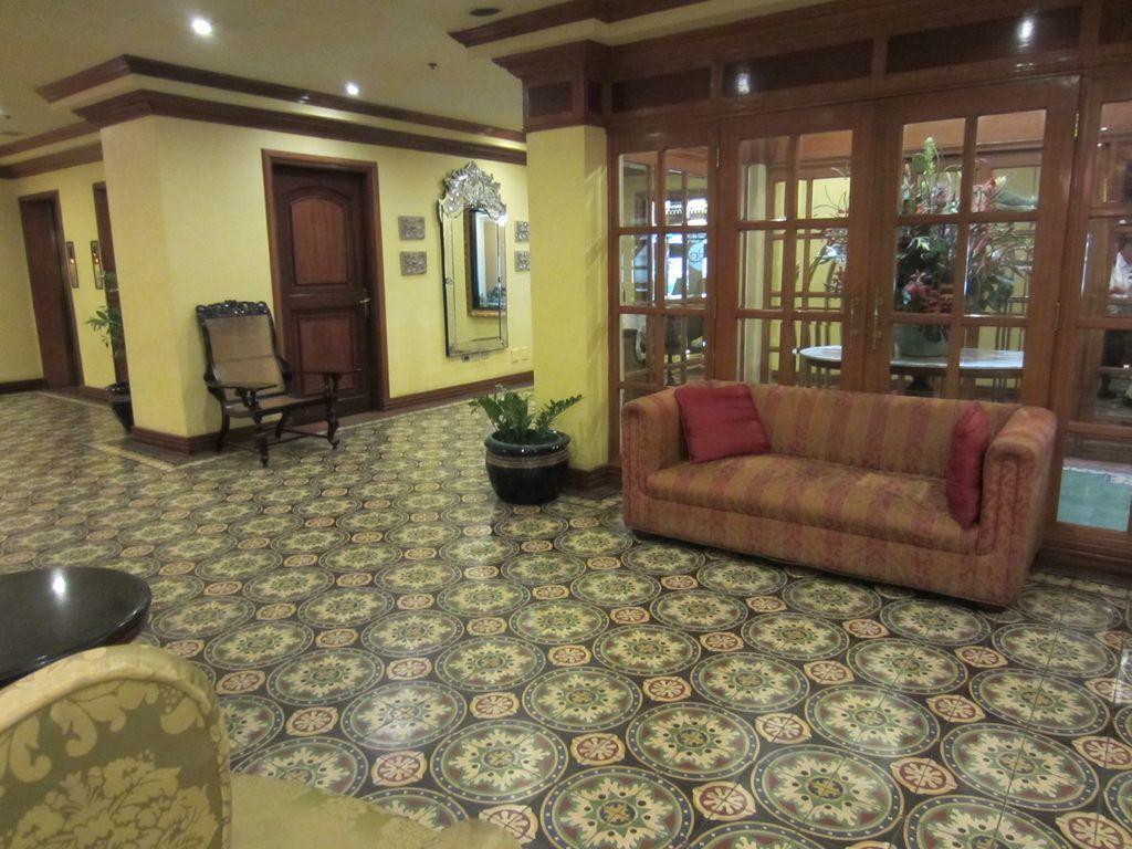 Herald Suites Makati City Exterior foto