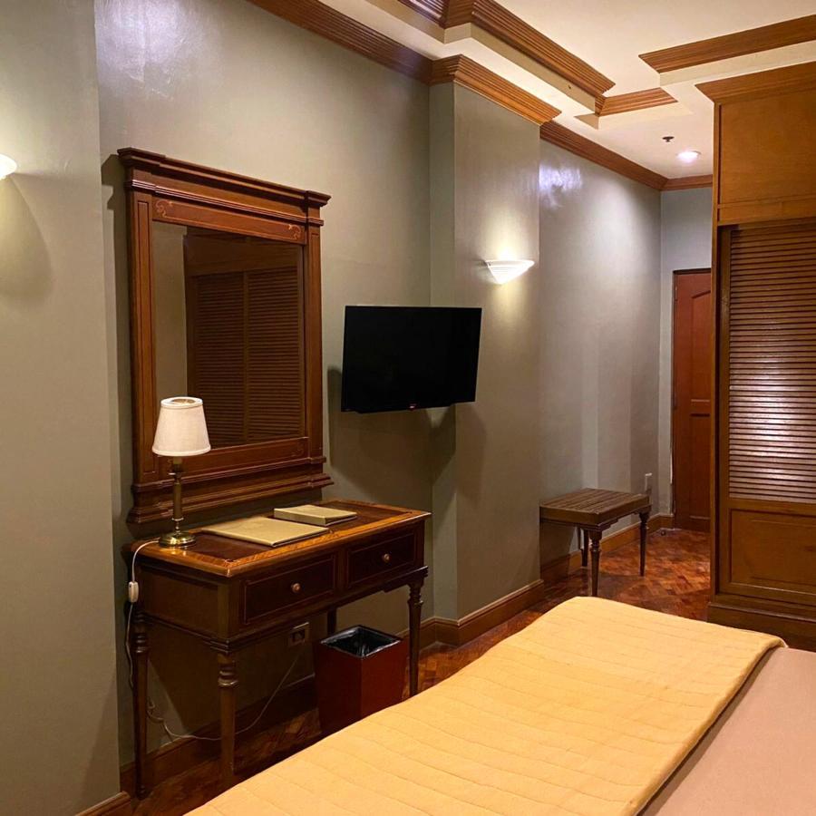 Herald Suites Makati City Exterior foto