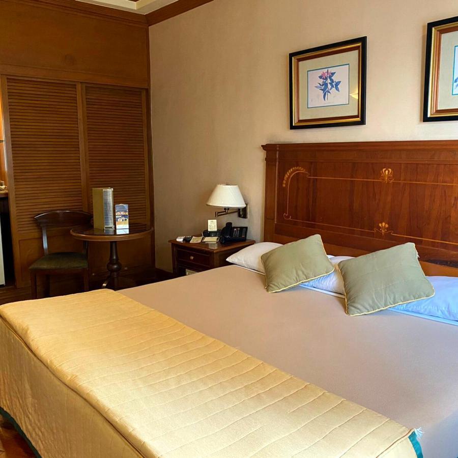 Herald Suites Makati City Exterior foto