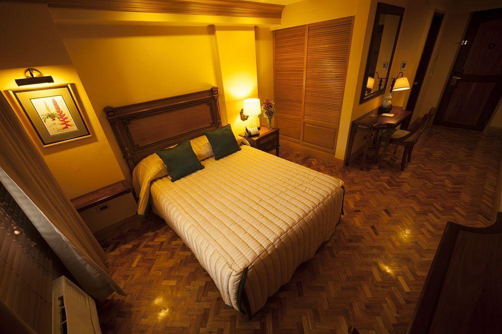 Herald Suites Makati City Exterior foto