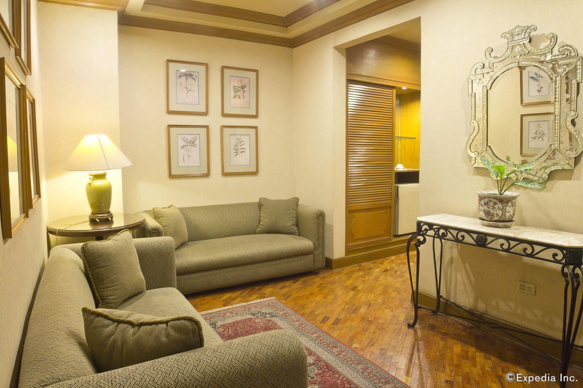 Herald Suites Makati City Exterior foto
