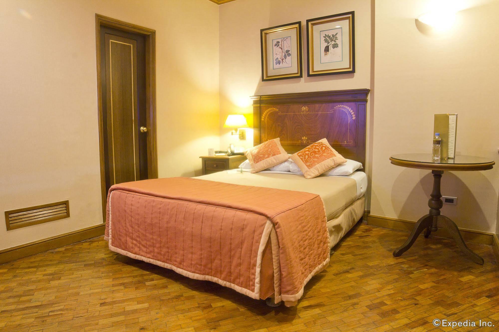 Herald Suites Makati City Exterior foto