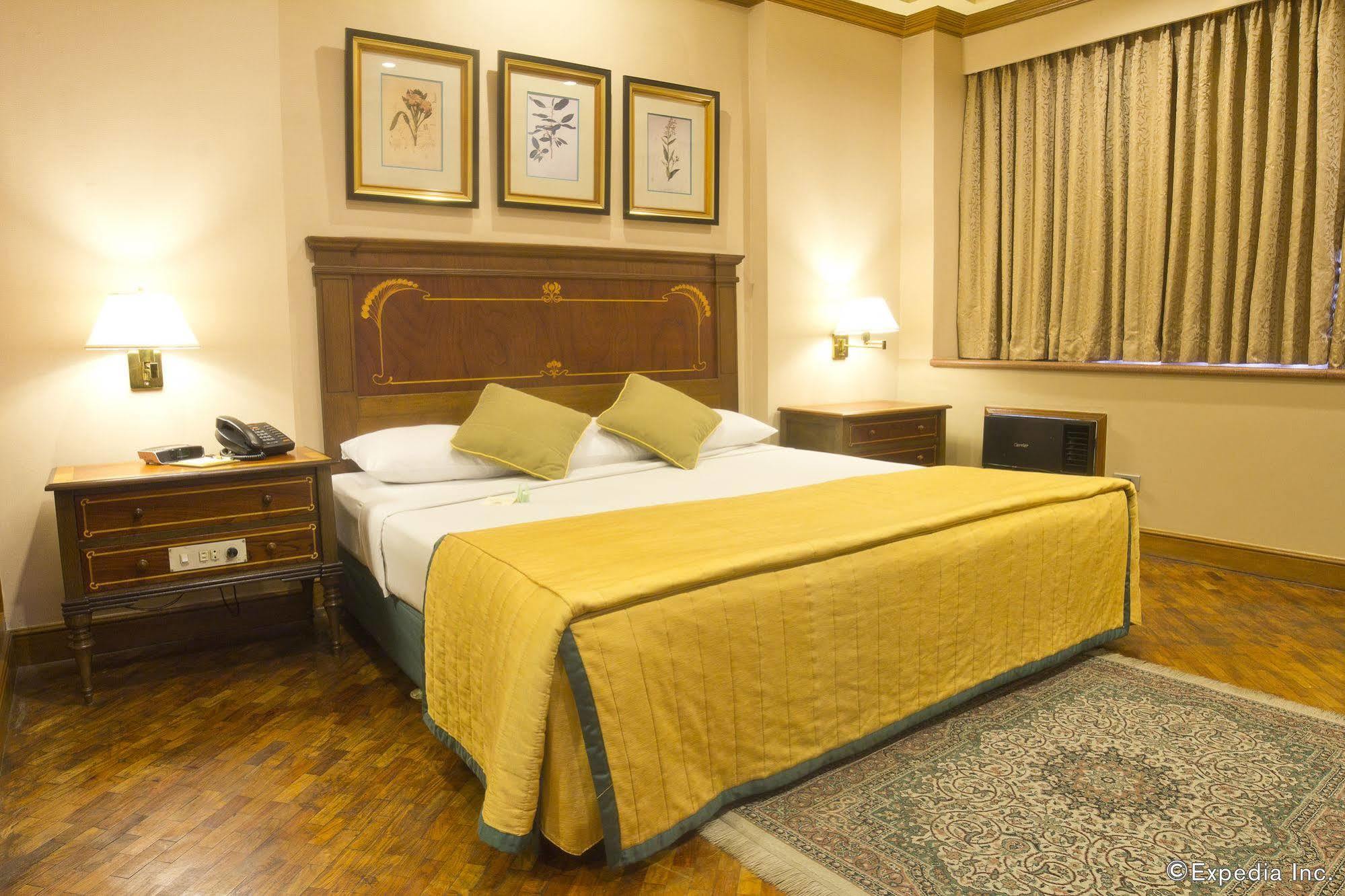 Herald Suites Makati City Exterior foto