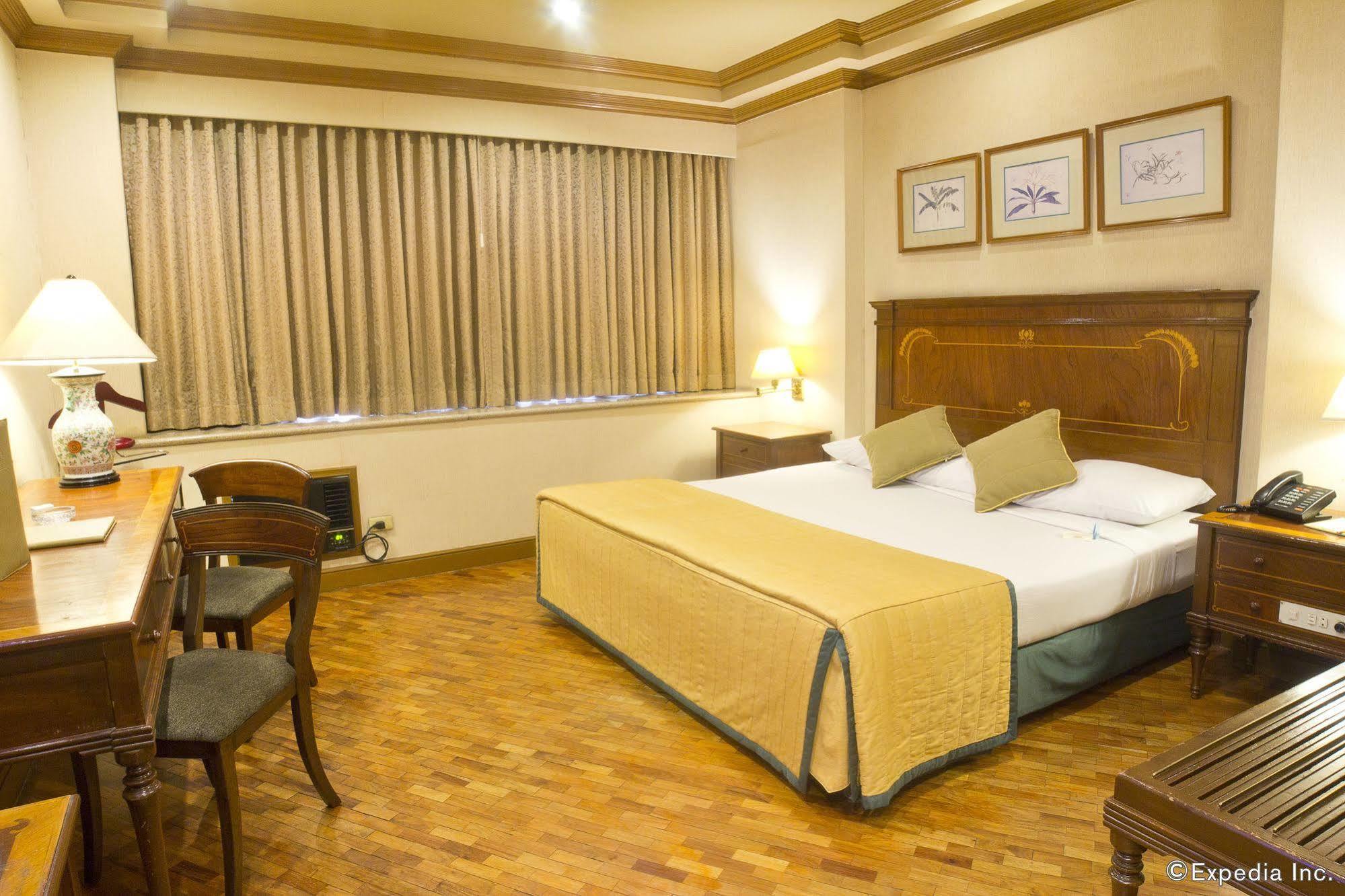Herald Suites Makati City Exterior foto