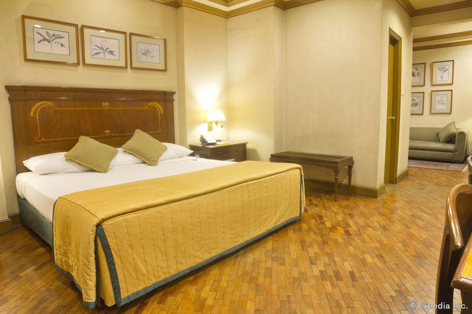 Herald Suites Makati City Exterior foto