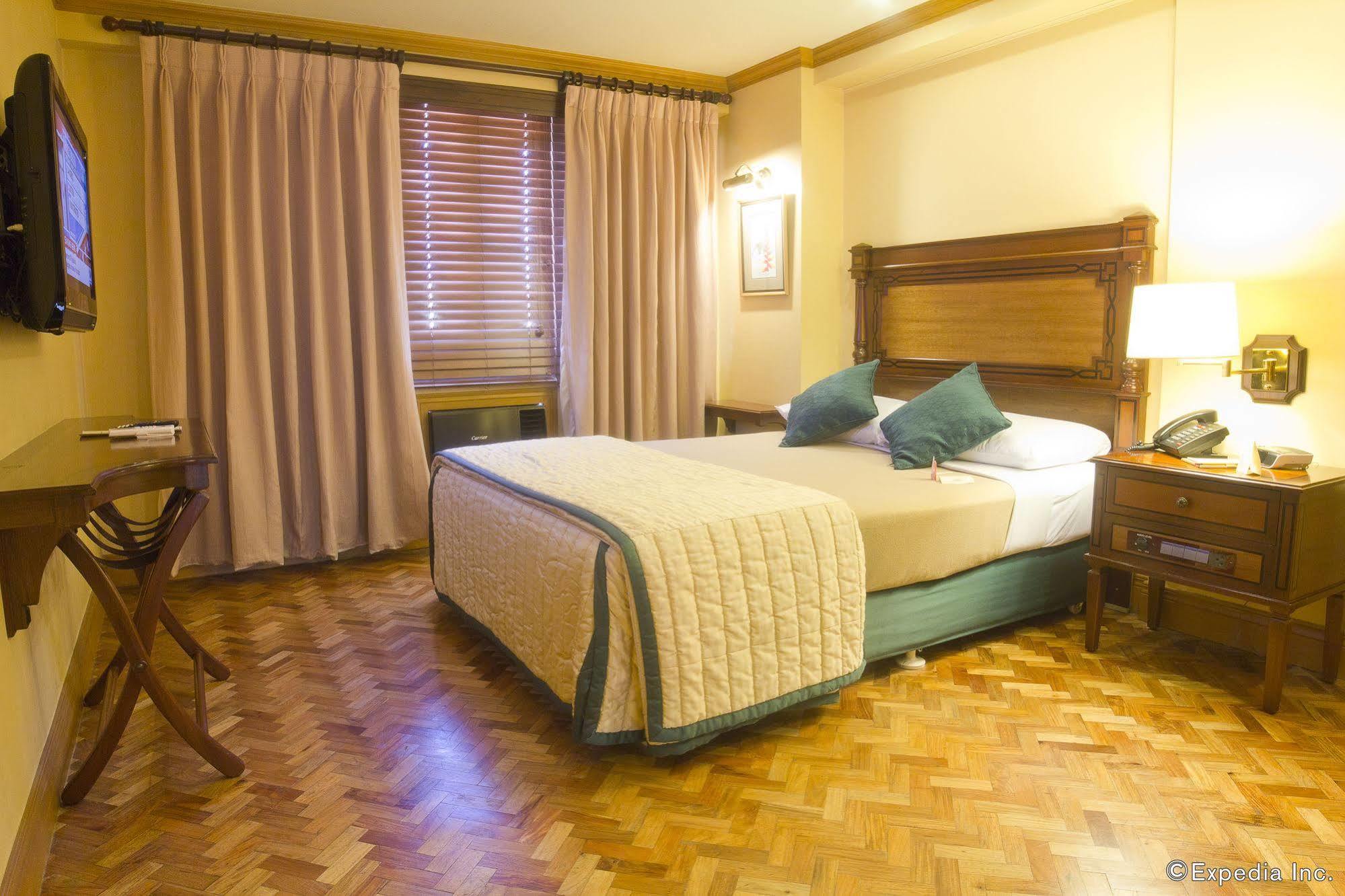 Herald Suites Makati City Exterior foto