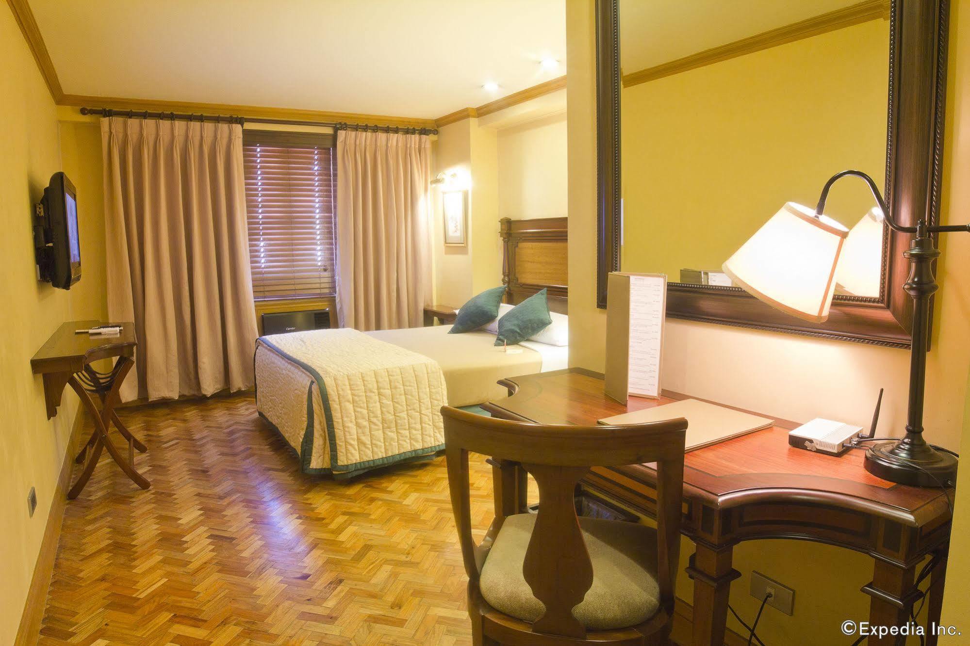 Herald Suites Makati City Exterior foto